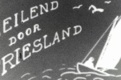 1942-Zeilend-door-Friesland-320